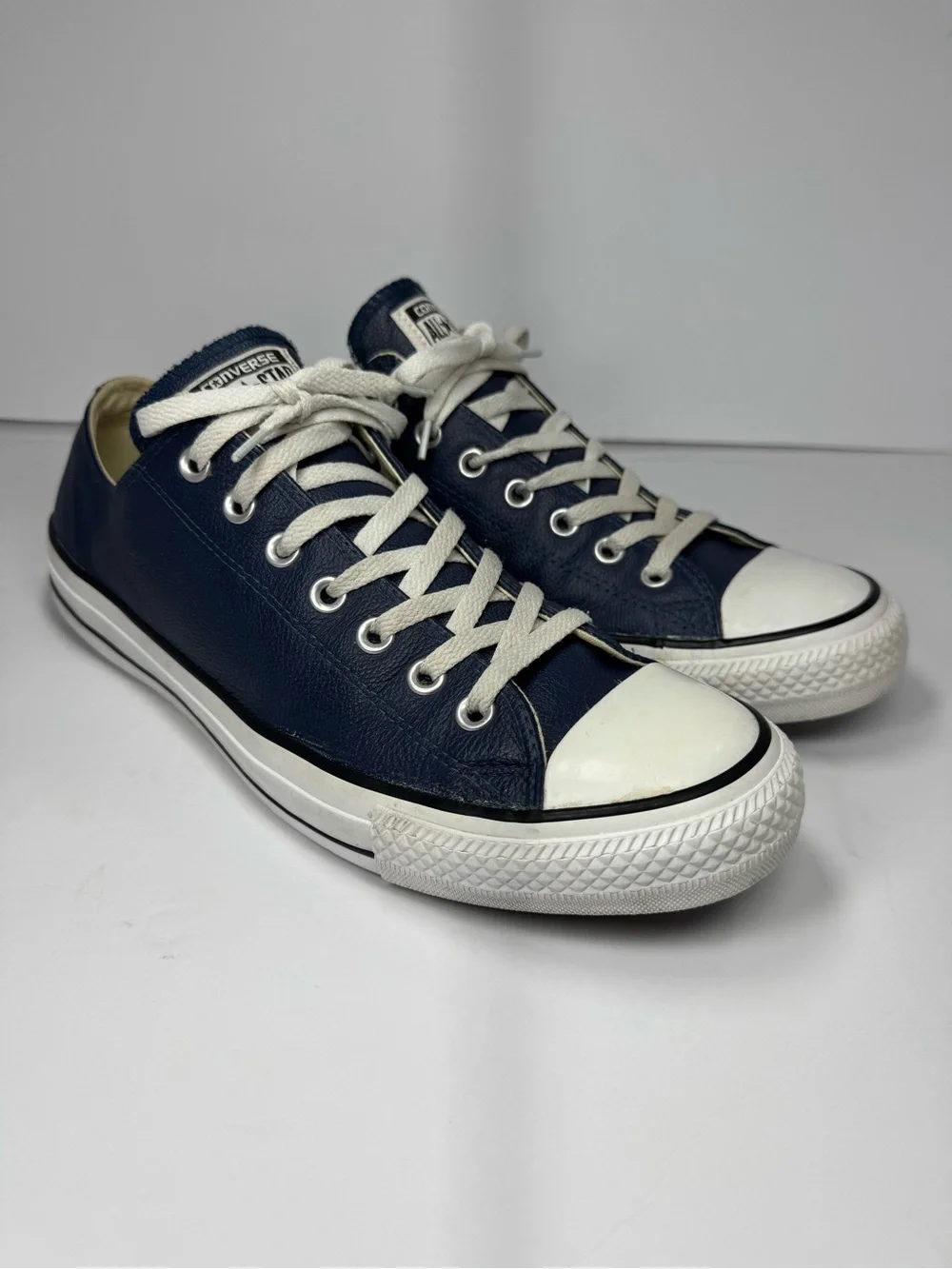 Converse Men’s Low Top Sneakers in Navy leather with White Accents